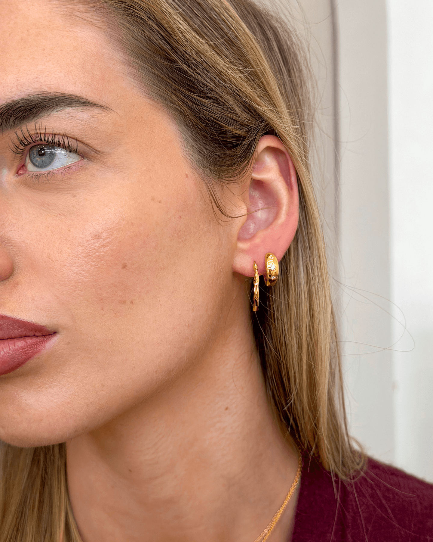 Gold hoop earrings 20mm with 3 cubic zirconia stars – trendy celestial fashion accessories