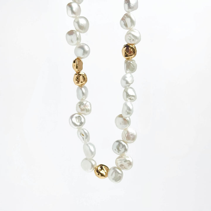 Round Pearl Gold Necklace (Sample)