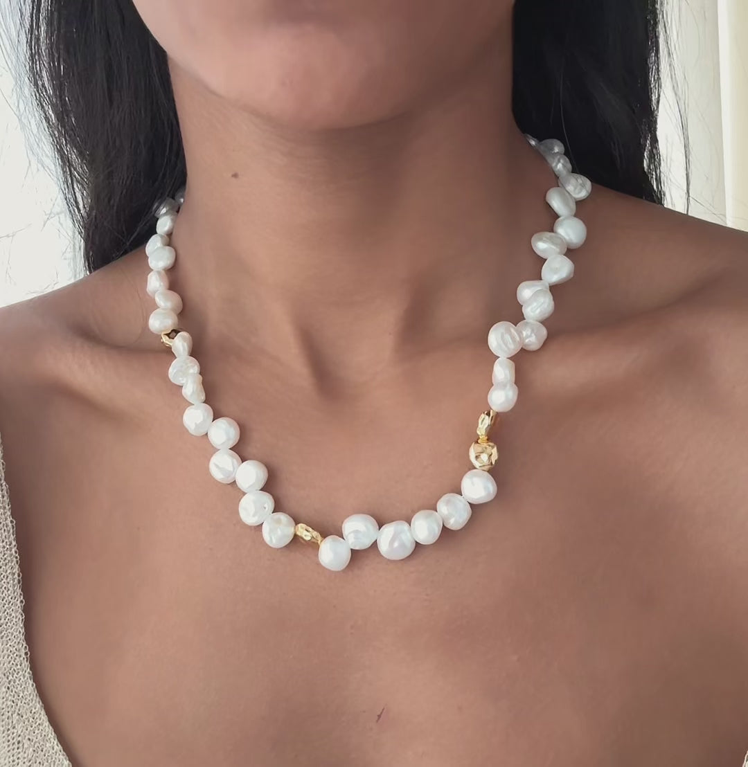 Round Pearl Gold Necklace (Sample)