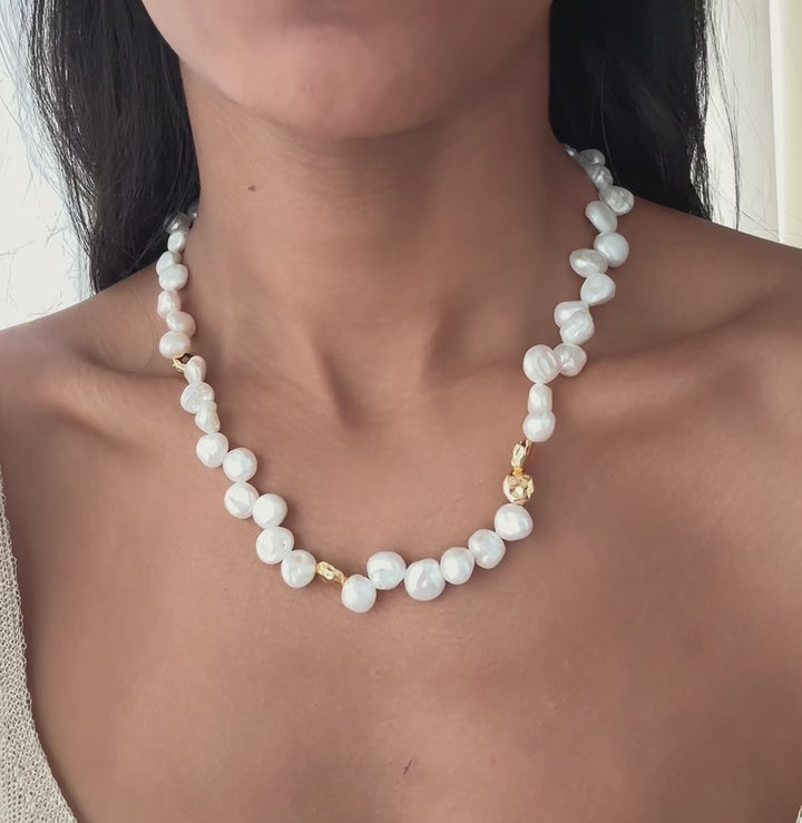 Round Pearl Gold Necklace (Sample)