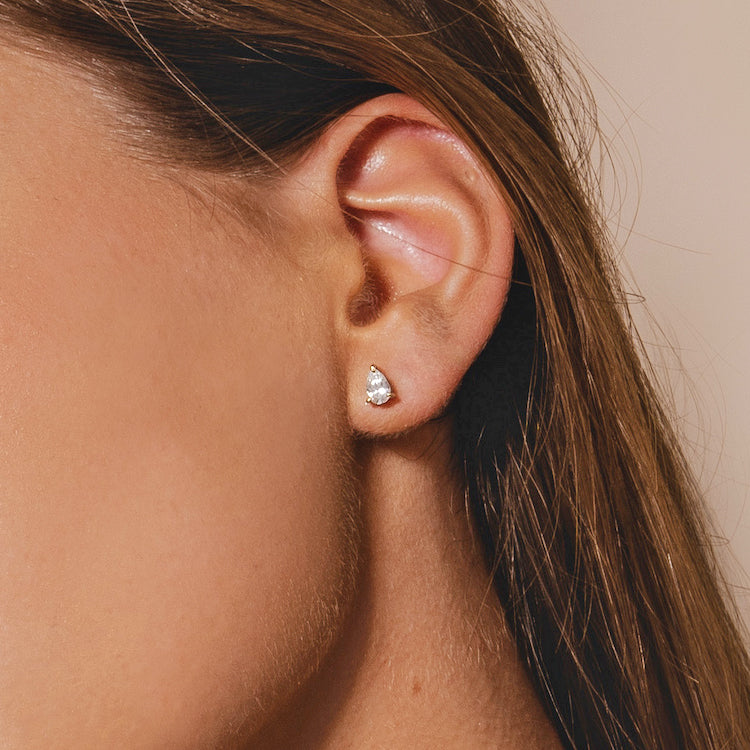 Cubic Zirconia Teardrop Stud Earrings (Gold)