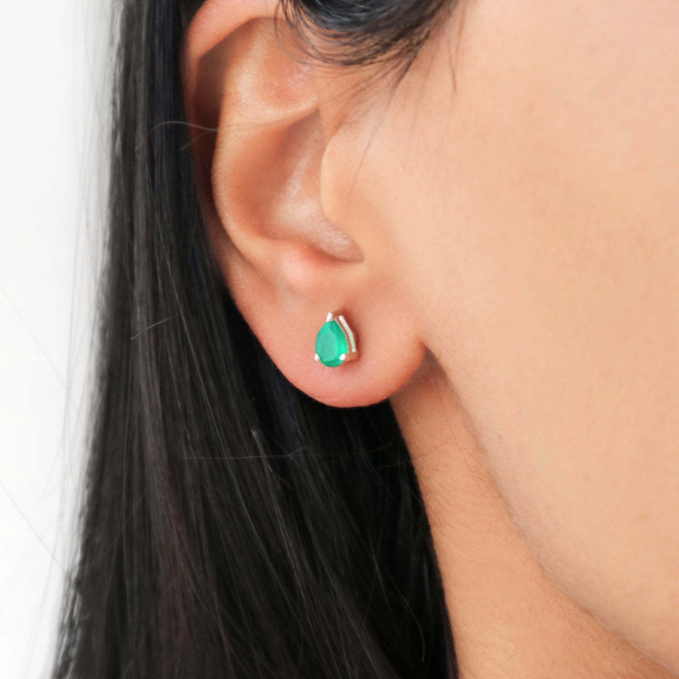 Green Onyx Teardrop Stud Earrings (Silver)