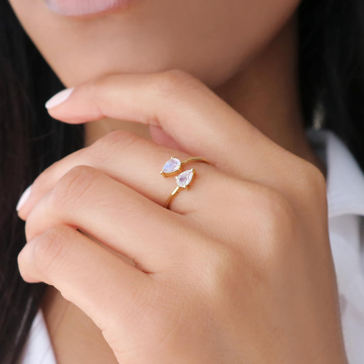 Moonstone Teardrop Ring (Gold)